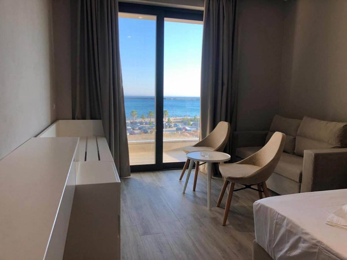 Hotel 체파로 외부 사진